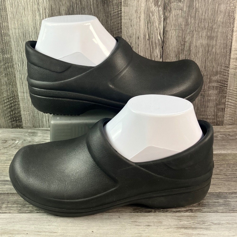 Crocs Neria Pro II Work Clogs Womens 7 Black Slip Resistant Nursing Chef Shoes